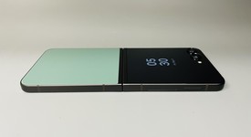 Good
													Samsung Galaxy Z Flip5 - Verizon, Green, 512 GB, 8 GB, SM-F731U, photo 4 of 7
