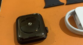 Mint
													Apple Watch SE 1st Gen 40mm - Gray, A2351 - GPS, Aluminum, photo 5 of 7