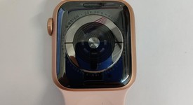 Mint
													Apple Watch Series 5 40mm - Gold, A2092 - GPS, Aluminum, photo 2 of 5