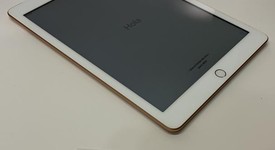 Good
													Apple iPad 6th Gen - Unlocked, Gold, 32 GB, A1954, photo 2 of 6