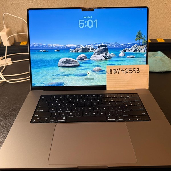 MacBook Pro 2021 - 16 inch - 1 TB, Gray, 32 GB, Apple M1 Max