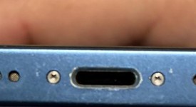 Good
													Apple iPhone 13 - AT&T, Blue, 128 GB, A2482, photo 5 of 9