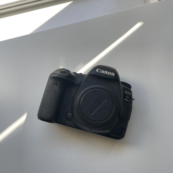 Canon EOS 5D Mark IV