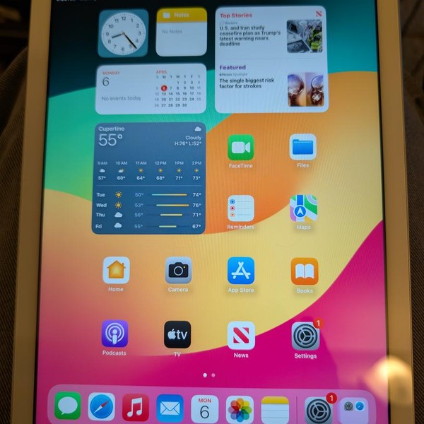 Apple iPad 6th Gen - Wi-Fi, 128 GB, Silver, A1893