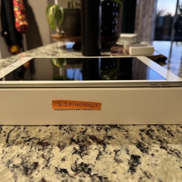 Apple iPad 7th Gen - Wi-Fi, 32 GB, Silver, A2197