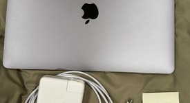 Good
													MacBook Pro 2017 (No Touch Bar) - 13" - I5, Silver, 256 GB, 8 GB, photo 1 of 5