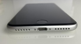Fair
													Apple iPhone SE 2nd Gen 2020 - Unlocked, White, 64 GB, A2275, photo 6 of 6