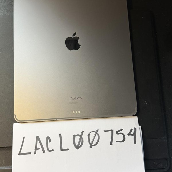 Apple iPad Pro 12.9 inch 6th Gen 2022 - Unlocked, 512 GB, Gray