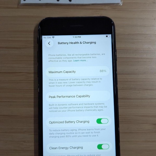 Apple iPhone SE 3rd Gen 2022 - Unlocked, 128 GB, Midnight, A2595
