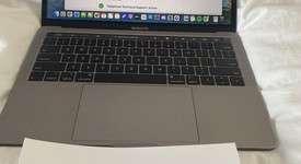 Good
													MacBook Pro 2018 (With Touch Bar) - 13" - I5, Gray, 512 GB, 8 GB, photo 3 of 5