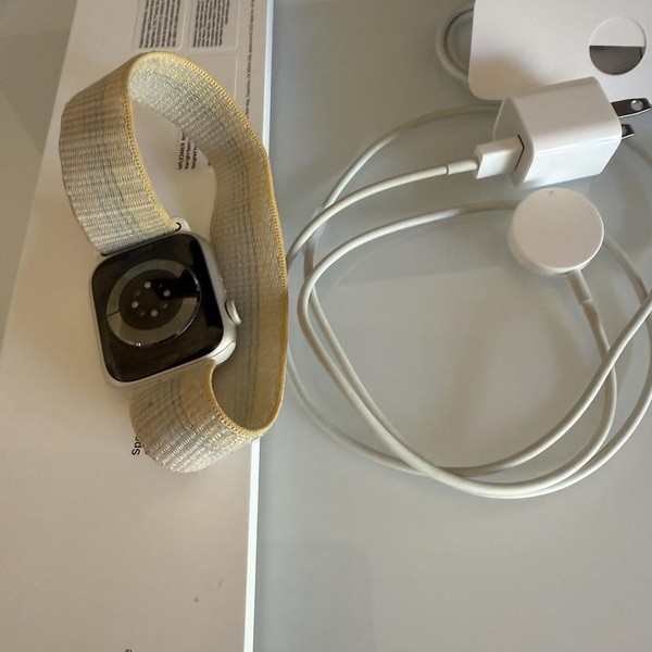 Apple Watch Series 8 45mm - Silver, A2771 - GPS, Aluminum