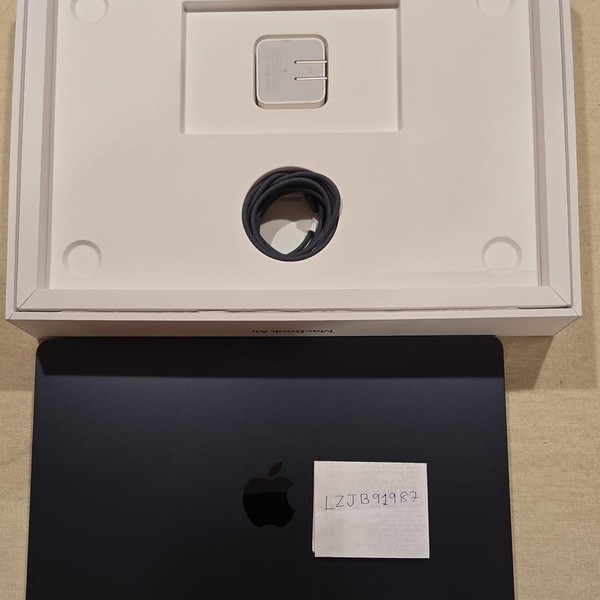 MacBook Air 2023 (M2) - 15 inch - 512 GB, Midnight, 8 GB, Apple M2