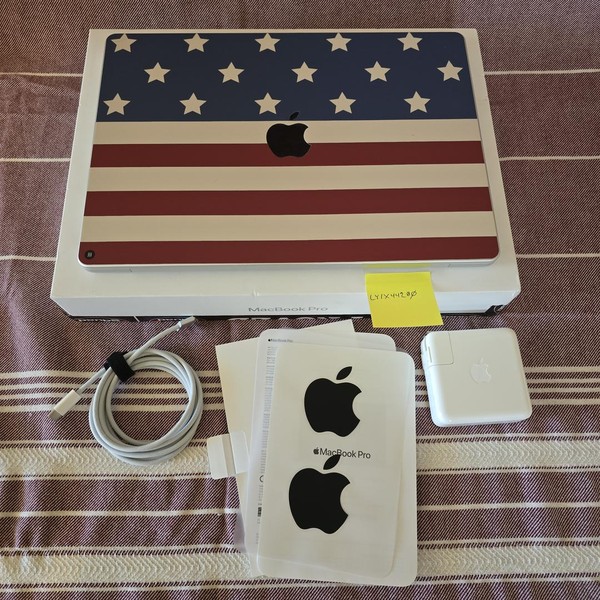 MacBook Pro 2021 - 14 inch - 512 GB, Silver, 16 GB, Apple M1 Pro 8-core