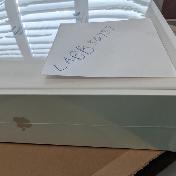 MacBook Pro 2022 - 13 inch - Apple M2, Silver, 1 TB, 24 GB