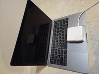 MacBook Pro 2017 (No Touch Bar) - 13"