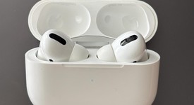 Used
													Apple AirPods Pro 1st Gen - MagSafe Case, photo 1 of 7