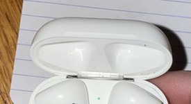 Used
													Apple AirPods 2nd Gen - Lightning Case, photo 3 of 4