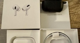 Used
													Apple AirPods Pro - MagSafe Case, photo 1 of 9