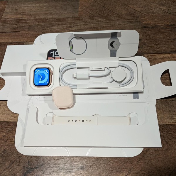 Apple Watch Series 10 42mm - Rose Gold, A2997 - GPS, Aluminum