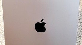 Mint
													Apple iPad Pro 11" 2nd Gen 2020 - Unlocked, Gray, 512 GB, A2068, photo 2 of 7