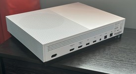 Good
													Xbox One S (2016) - White, 1 TB, photo 3 of 9