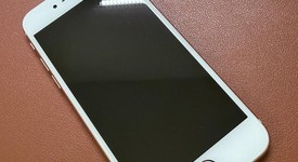 Good
													Apple iPhone 8 - Unlocked Non-US, Gold, 64 GB, A1906, photo 2 of 8