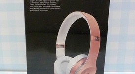 New
													Beats Solo3 - Rose Gold, photo 2 of 5