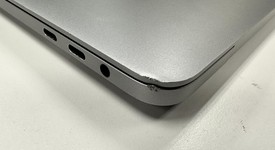 Good
													MacBook Pro 2017 (With Touch Bar) - 15" - I7, Silver, 512 GB, 16 GB, photo 2 of 6
