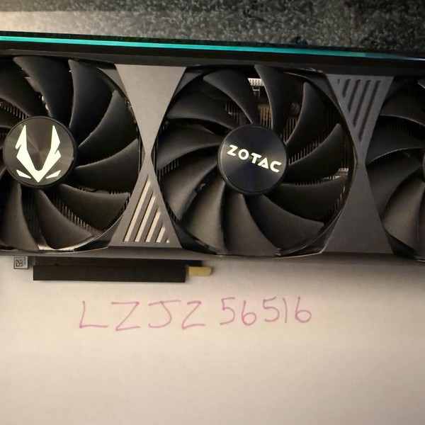 Zotac GeForce RTX 3070 Ti - ZT-A30710F-10P, AMP Holo