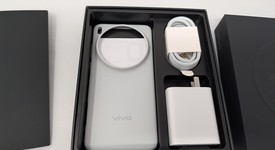 Mint
													Vivo X200 Ultra - Unlocked Non-US, Silver, 1 TB, 16 GB, photo 2 of 8