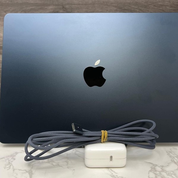 MacBook Air 2025 (M4) - 13 inch - Apple M4, Midnight, 256 GB, 16 GB