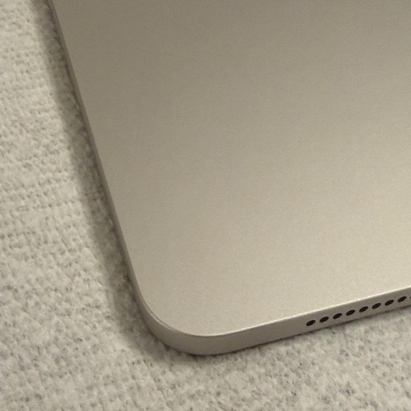 Apple iPad Air 5th Gen - Wi-Fi, 64 GB, Starlight, A2588