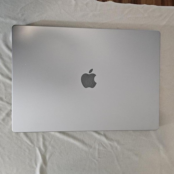 MacBook Pro 2021 - 16 inch - 512 GB, Gray, 16 GB, Apple M1 Pro 10-core