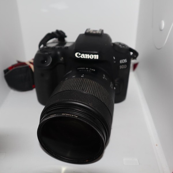 Canon EOS 90D