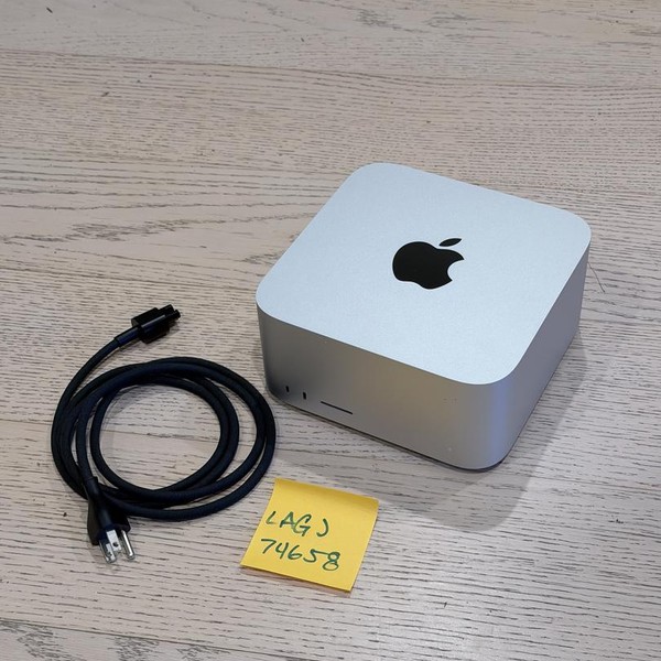 Mac Studio 2025 - 1 TB, 96 GB, Apple M3 Ultra 28-core