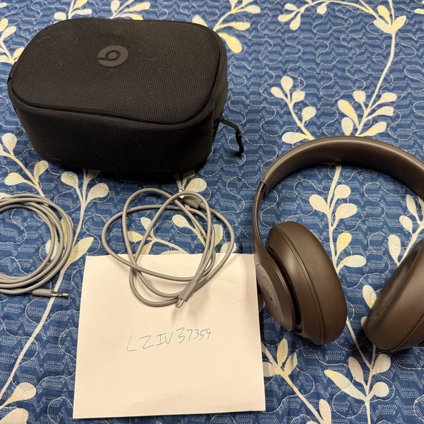 Beats Studio Pro - Brown