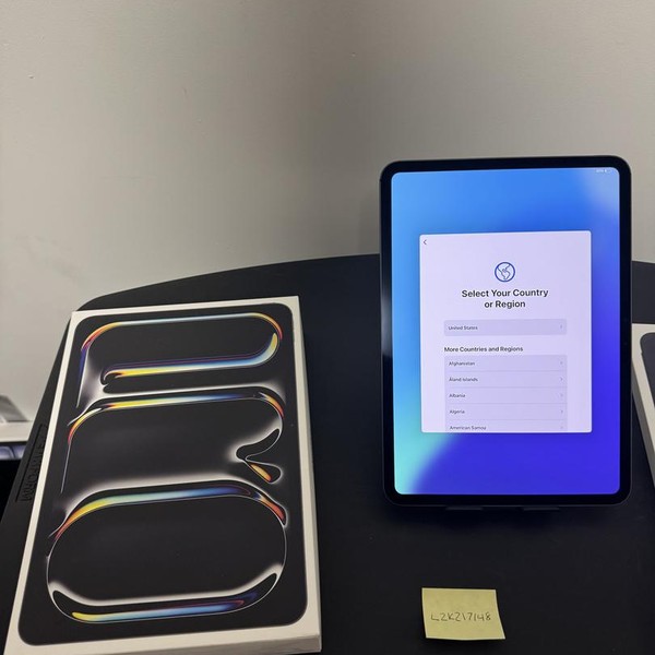 Apple iPad Pro 11 inch (M4) 2024 - Wi-Fi, 512 GB, Black, 8 GB, A2836, Standard Glass