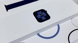 New
													Apple Watch SE 2nd Gen 40mm - Unlocked, Midnight, A2726 - Cellular, Aluminum, photo 2 of 6