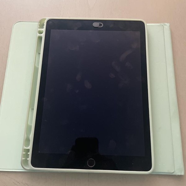 Apple iPad Pro 9.7 inch - Unlocked, 32 GB, Silver, A1674