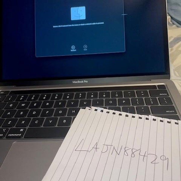 MacBook Pro 2022 - 13 inch - 256 GB, Silver, 8 GB, Apple M2