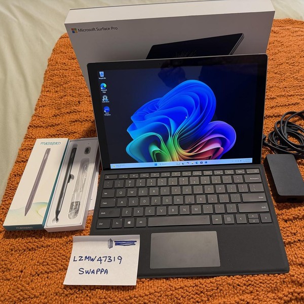 Microsoft Surface Pro 7 Plus - 256 GB, Platinum, 16 GB, Intel Core i5, Wi-Fi