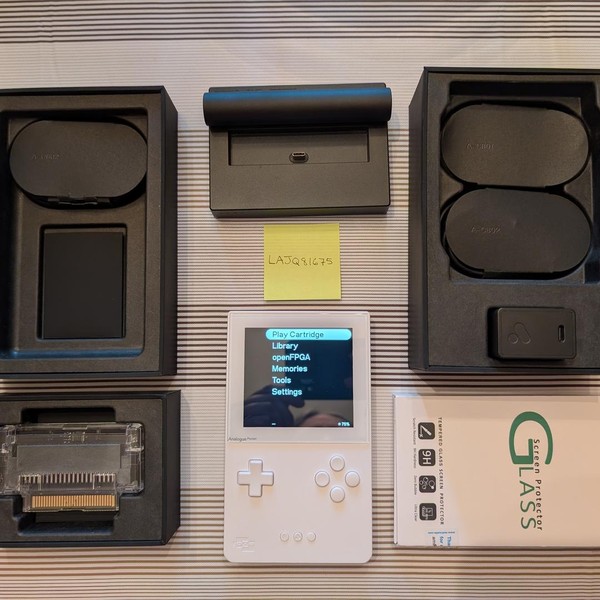 Analogue Pocket - White