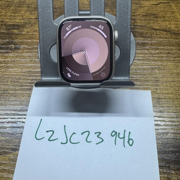 Apple Watch Series 7 41mm - Unlocked, Starlight, A2475 - Cellular, Aluminum