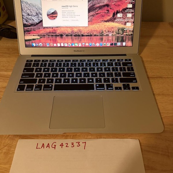 MacBook Air 2017 - 13 inch - 128 GB, Silver, 8 GB, Intel Core i5