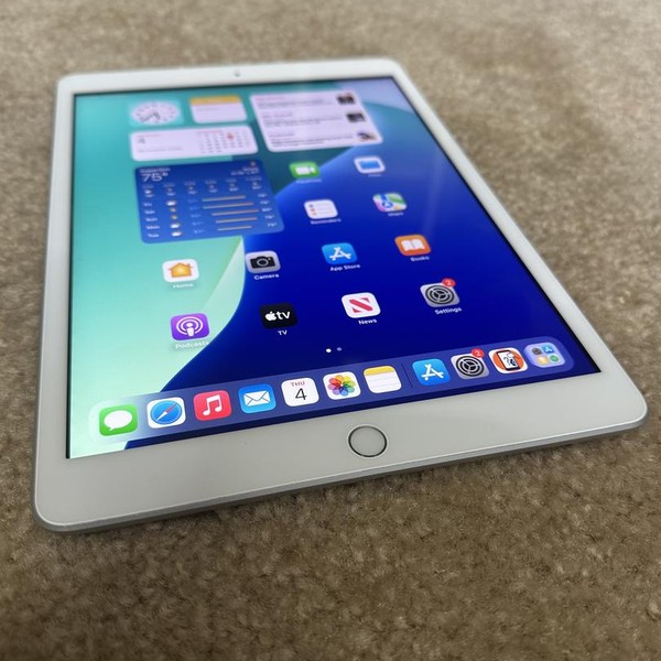 Apple iPad 8th Gen - Wi-Fi, 128 GB, Silver, A2270