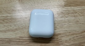Used
													Apple AirPods 2nd Gen - Lightning Case, photo 1 of 11