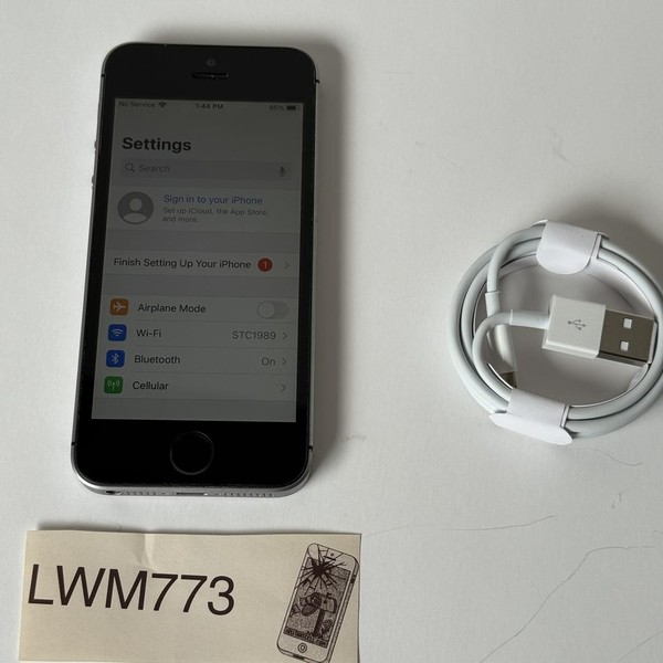 Apple iPhone SE 1st Gen 2016 - Unlocked, 32 GB, Grey, A1662