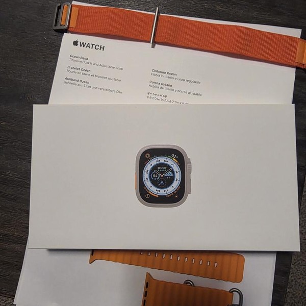 Apple Watch Ultra 49mm - Unlocked, Titanium, A2622
