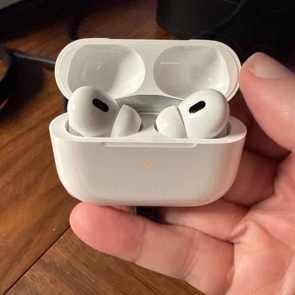 Apple AirPods Pro 2 - Lightning