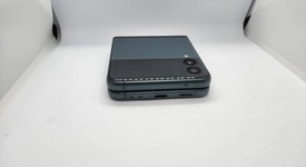 Good
													Samsung Galaxy Z Flip3 5G - AT&T, Green, 128 GB, 8 GB, SM-F711U, photo 4 of 12